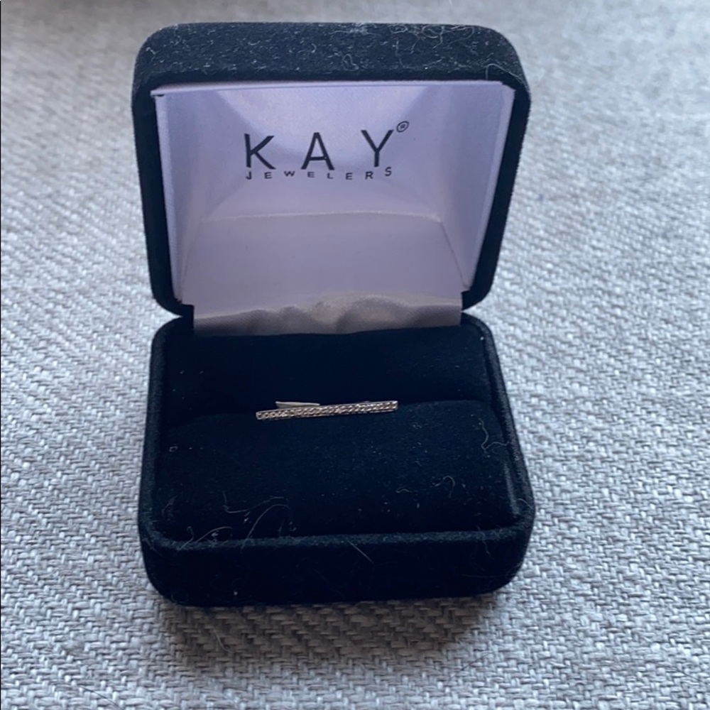 Diamond bar ring